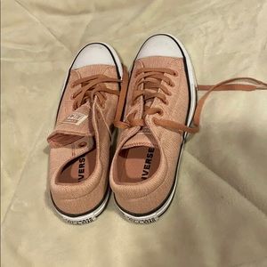 Pink low top converse